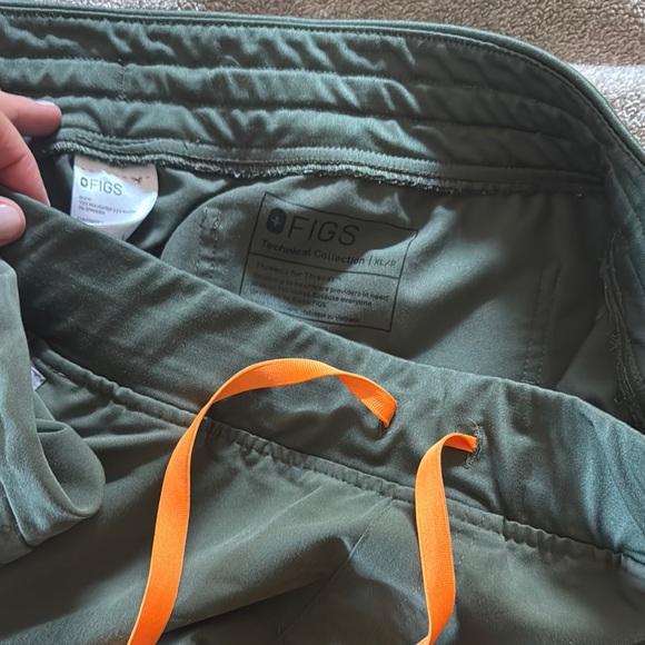 Figs Scrub Set - Picture 2 of 3